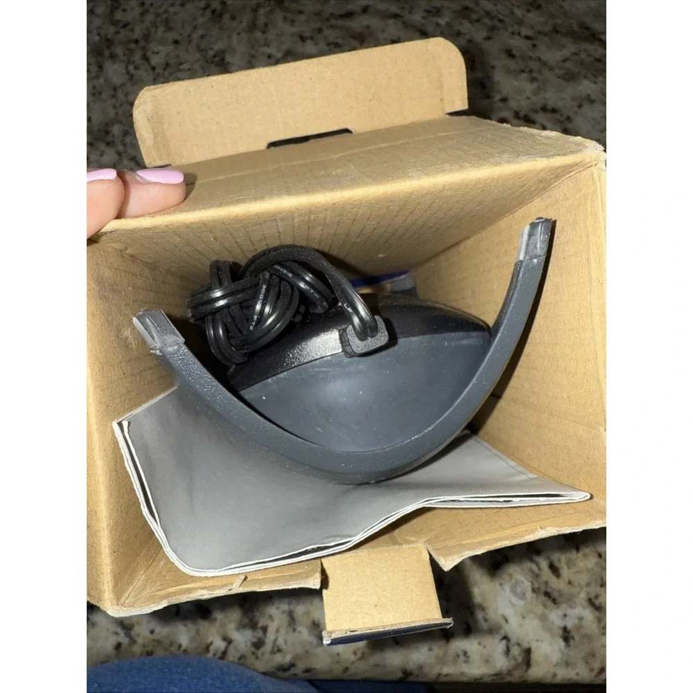 TETRA WHISPER 30-60 AQUARIUM AIR PUMP - New Open Box new shape of silence.  4541